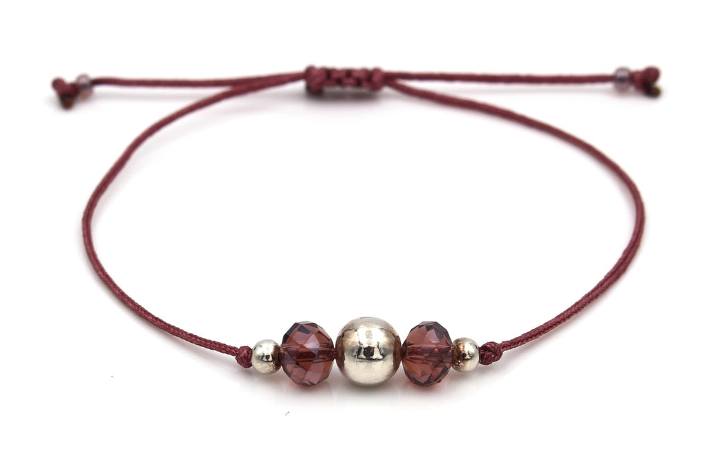 minimalistisches Makramee Armband 3 Perlen 925 Silber und brombeerfarbenen Glasperlen