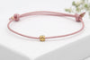 Leder Armband Damen in rosa perlmutt und goldfarbener rautenförmiger Perle sowie Schiebe Schließe