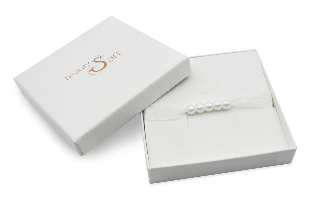 Haarband weiß 5 Perlen 6mm, Haarschmuck Kommunion und Konfirmation in Schmuckschachtel als Geschenkverpackung