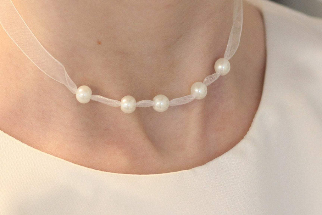 Halskette weiß 5 Perlen 6mm, Chiffonband, Halsband, Kette, Kommunion Geschenk Mädchen