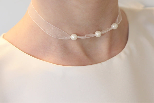 Perlenkette mit Chiffonband und 3 weißen Perlen, Halsband 