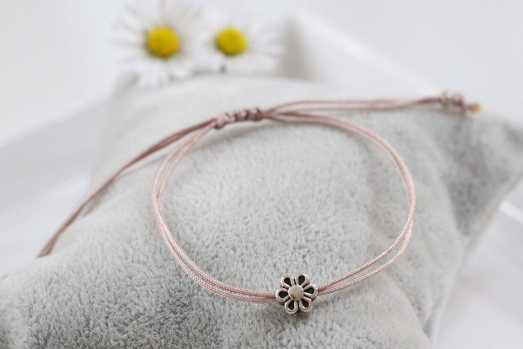 Rosenholz farbenes Makramee Armband kleine Blume im floralem, zarten Design