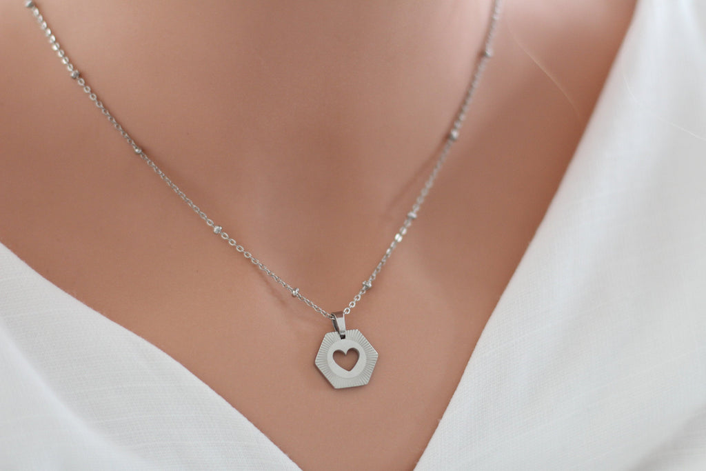 Halskette Edelstahl mit Anhänger Herz Hexagon Farbe silber, Kette, Geschenk, Herzkette geometrisch