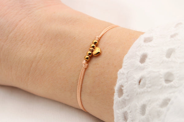 Filigranes Makramee Armband Herz Anhänger in rosegoldfarben und Größen verstellbarem Verschluss