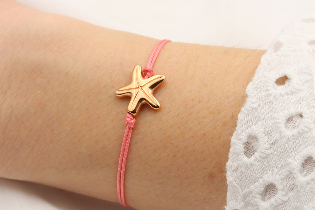 Makramee Armband Seestern rosegoldfarben am Handgelenk getragen