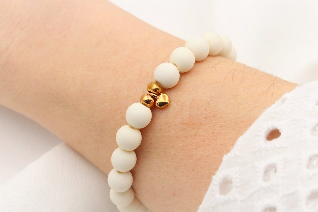 Armband mit Perlen und Herzanhänger in rosegoldfarben als Sommer Armband und Accessoire