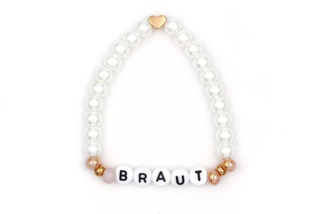 Brautarmband aus weiß perlmutt farbenen Perlen und rosegoldenen Details